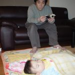 枕元でゴルゴを読む父