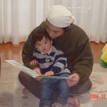 父と子の触れ合い