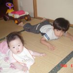 二人でうつぶせ