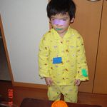 変装してます…