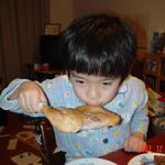 チキンにかぶりつく！